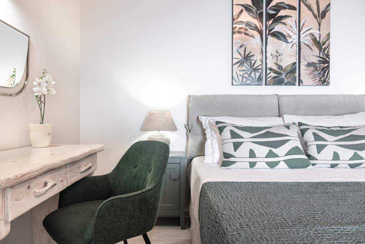 Athermi Suites - Adults Only Fira  Luaran gambar